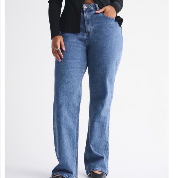 Abercrombie Curve Love High Rise 90s Relaxed Jean - Picture 3 of 9